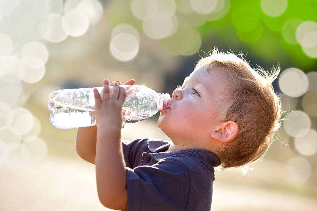 El peligro del verano: la deshidratación de los niños